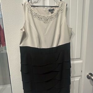 Jessica Howard Black and Cream Embellished Midi Dress